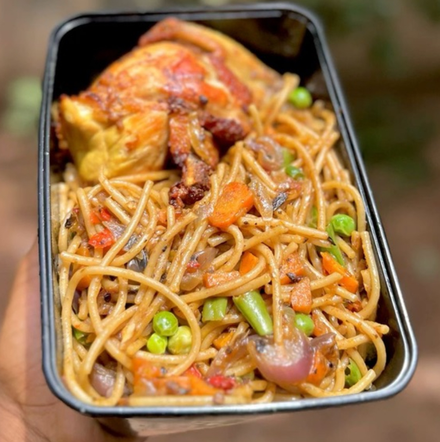Jollof spaggetti(pasta) with chicken